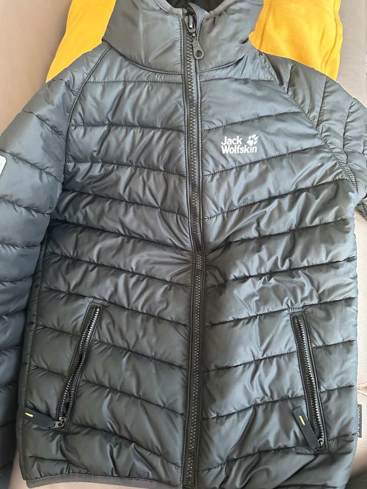 Jack Wolfskin Winterjacke Jungen Größe 140 in Ahrensfelde