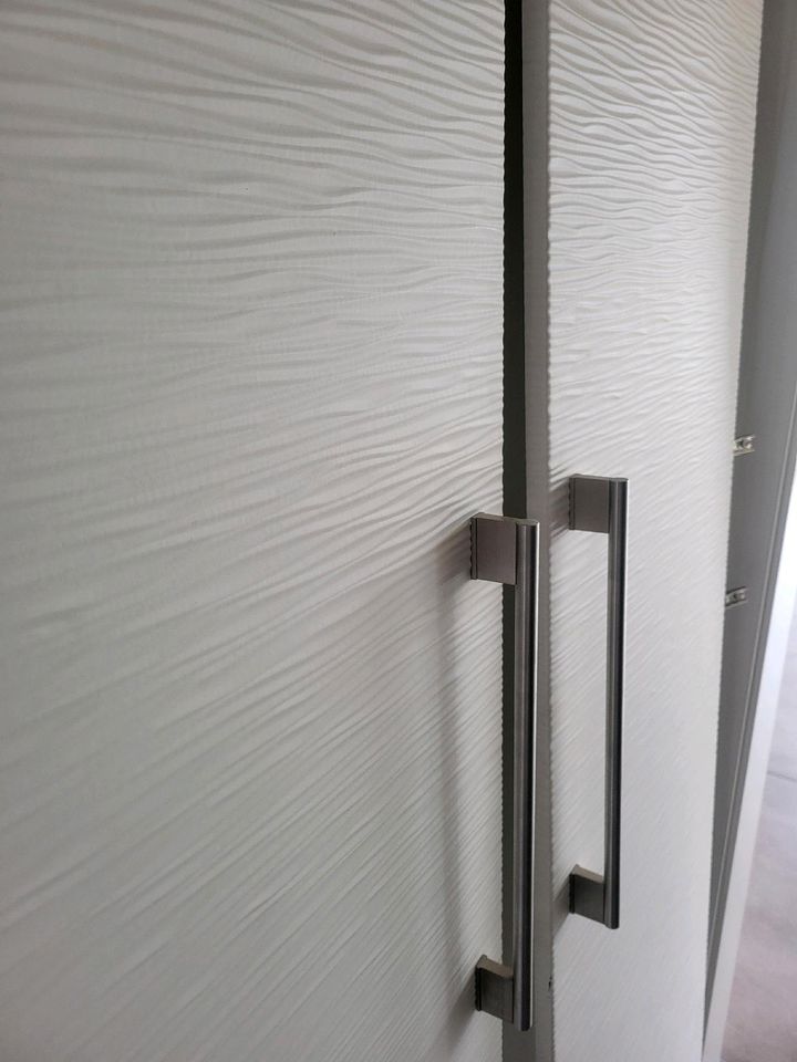 2x IKEA VINTERBRO Tür 50x229cm für 236 Pax Schrank weiß Wellen in Nossen