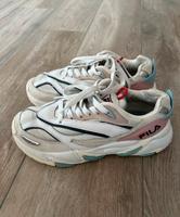 Fila Damen Turnschuhe Sneaker Gr. 38 Nordrhein-Westfalen - Burbach Vorschau