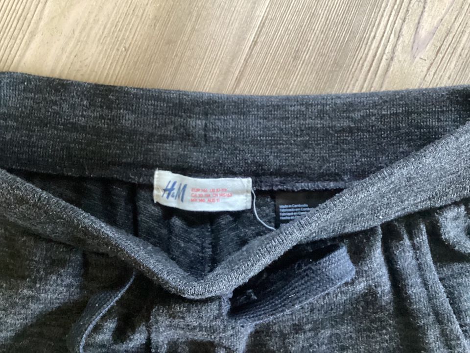 Loungehose Jogginghose Stoffhose Gr. 146 in Itzehoe