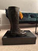 Stiefel hohe Stiefel schwarz Lederstiefel Gr. 40 Vera Gomma Niedersachsen - Edemissen Vorschau