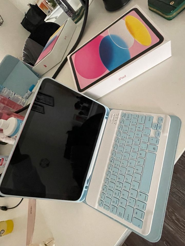 Apple iPad 10 64GB - Rosé inklusive Tastatur und Pencil in Esslingen
