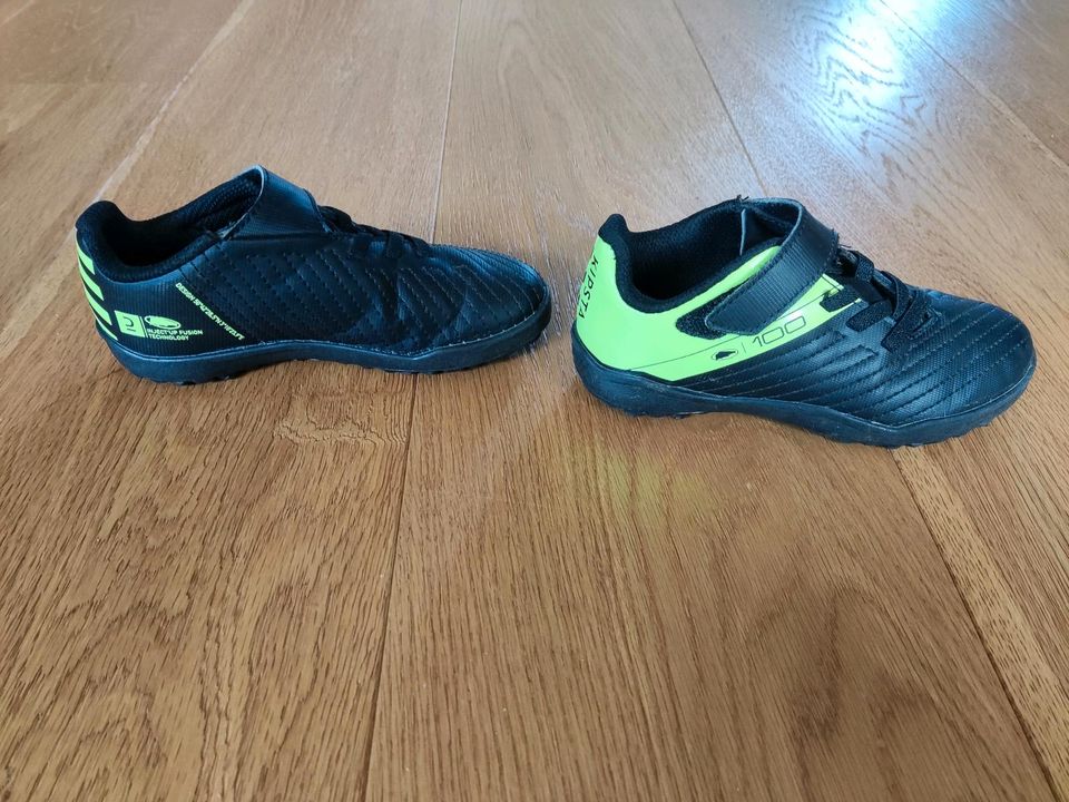 Fußballschuhe KIPSTA Gr. 27 in Schwabhausen