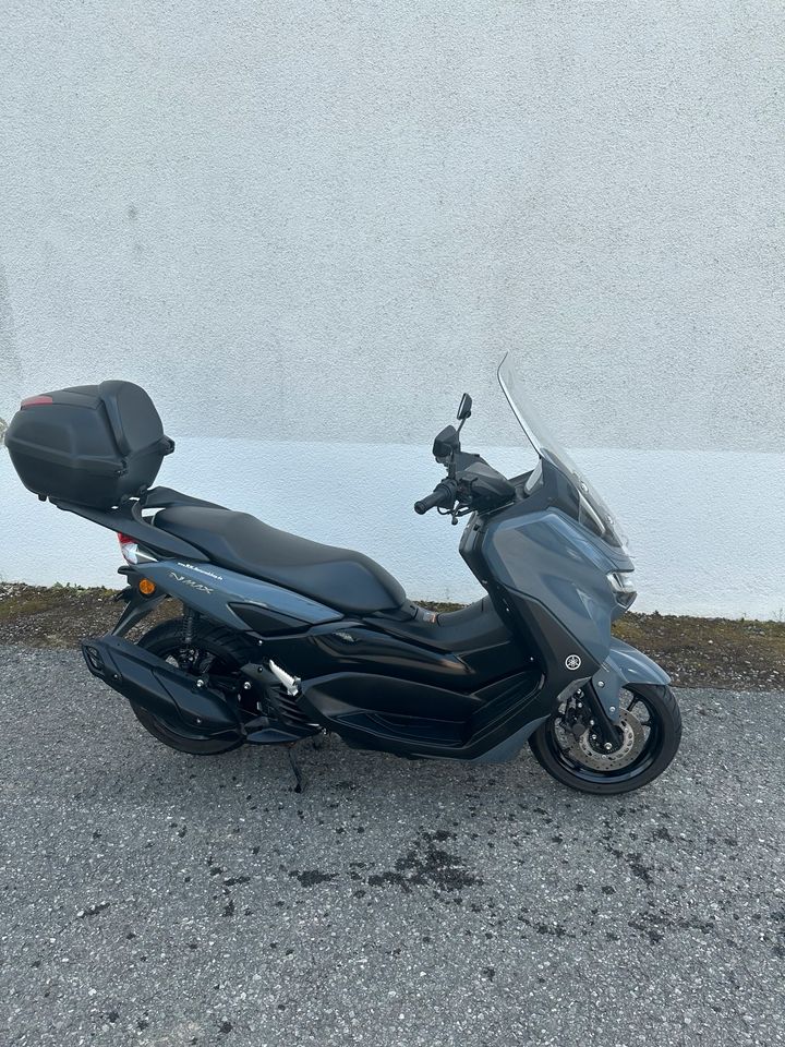 YAMAHA GMAX 125 Roller Koffer Windschild A1 B196 in Winnenden