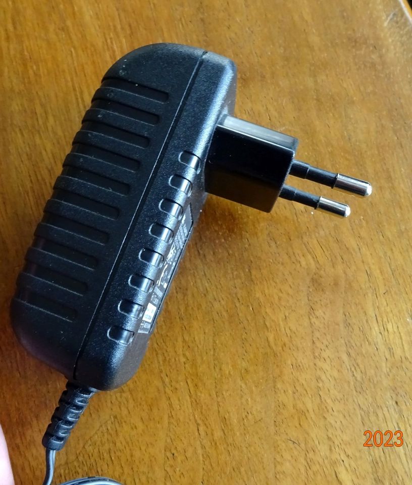 Netzteil Ladegerät 12V 1,5A AC-Adaptor in Dummerstorf