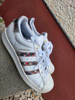 Adidas Superstars Größe 40 2/3 (25,5cm) Hessen - Herborn Vorschau