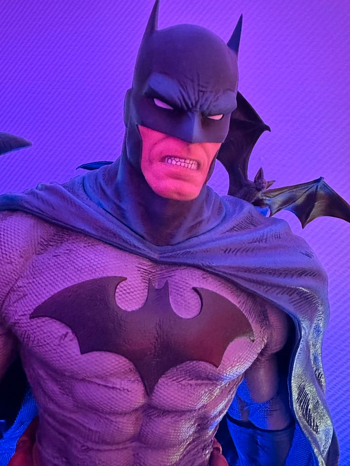 Prime 1 Studio Batman Hush Batcave Edition DX in Goch