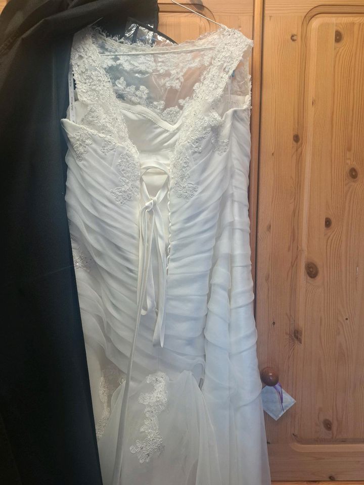 Brautkleid von molly monroe by lohrengel Größe 50 Hochzeit in Jagel