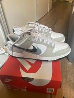 Dunk low Spray Paint Swoosh Pankow - Weissensee Vorschau
