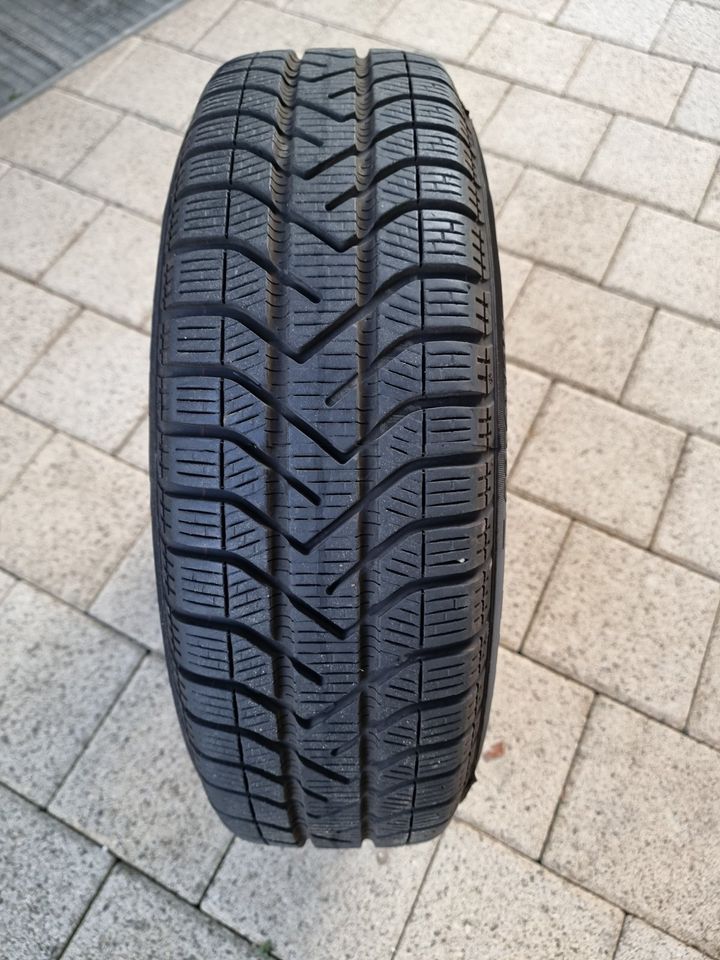 Winterreifen Pirelli - 4er Set auf Stahlfelge 175 65 15 in Leonberg