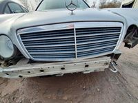 Mercedes W210 E 270 CDI Kühlergrill Grill Baujahr 2000 Niedersachsen - Bremervörde Vorschau