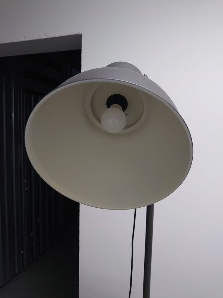 Stehlampe ideal für Fotoaufnahmen in München