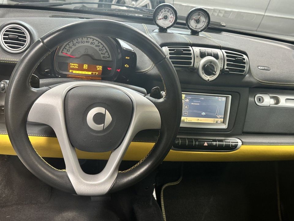 Smart fortwo coupé mhd Cityflame NAVI+SERVO+KLIMA+SHZ+ in Asperg