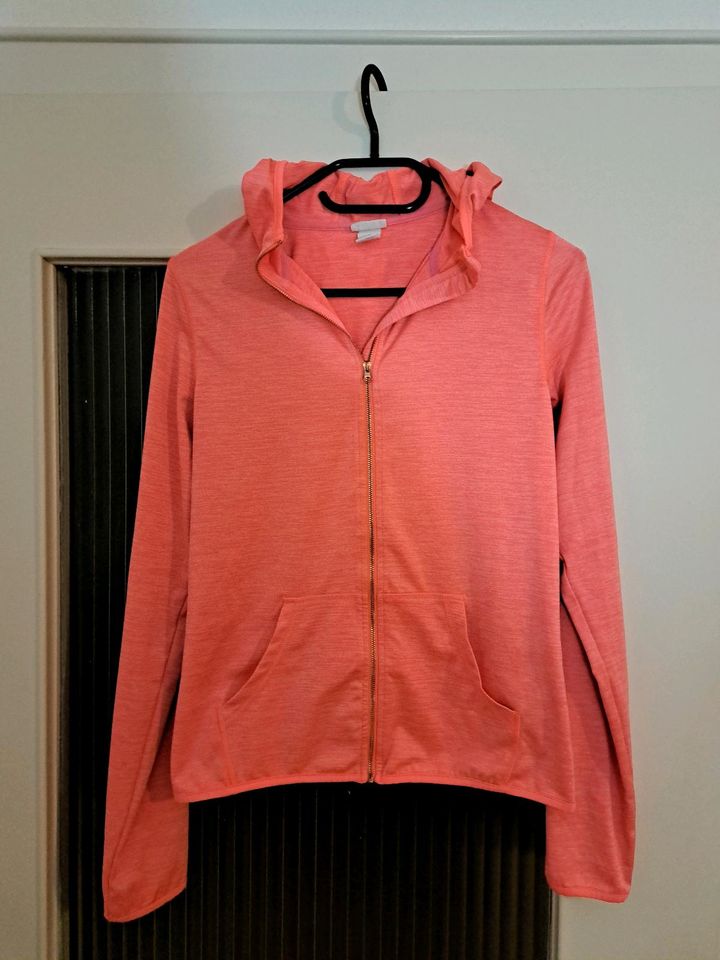 H&M Sportjacke orange Gr 158/164 in Düsseldorf