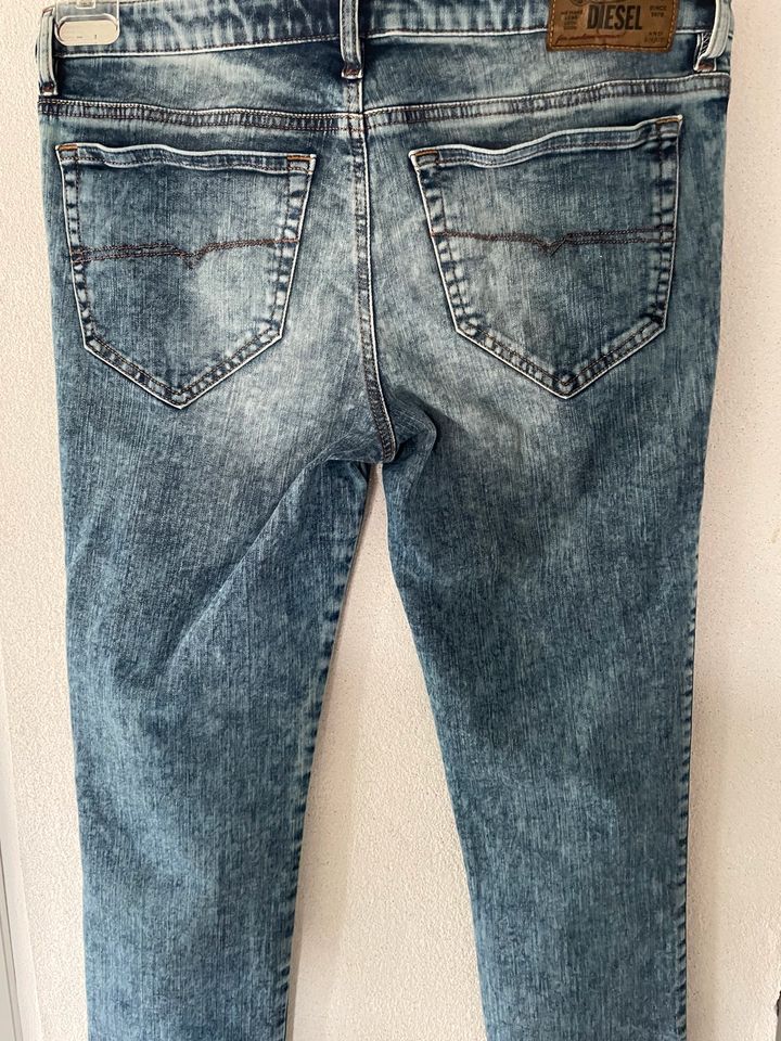 Diesel Jeans Blau Skinzee Super Slim Skinny Gr 32-32 Gr 40-42 in Paderborn