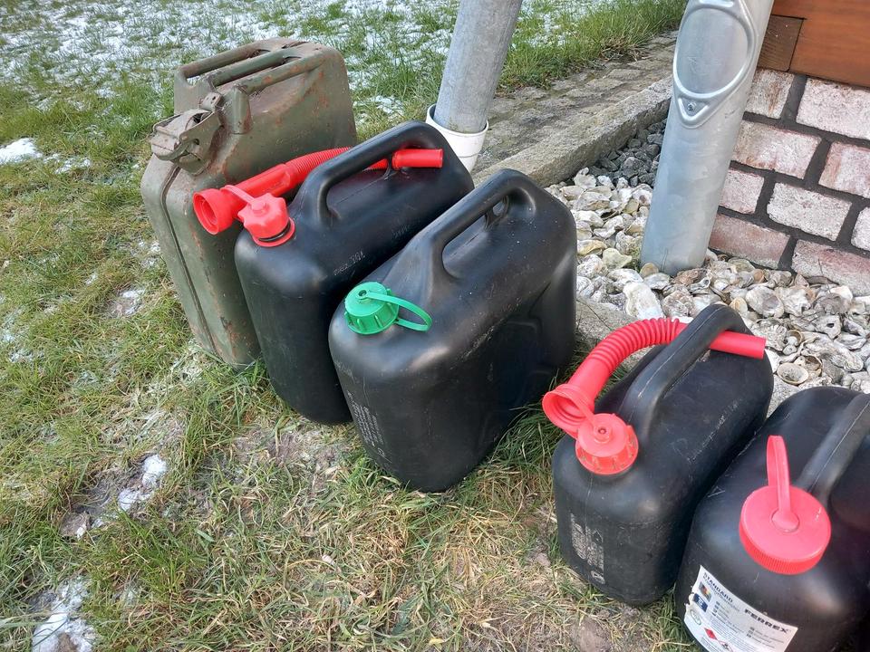 Benzinkanister Dieselkanister Kanister 20 L 10 L 5 L Auto in Bergen auf Rügen