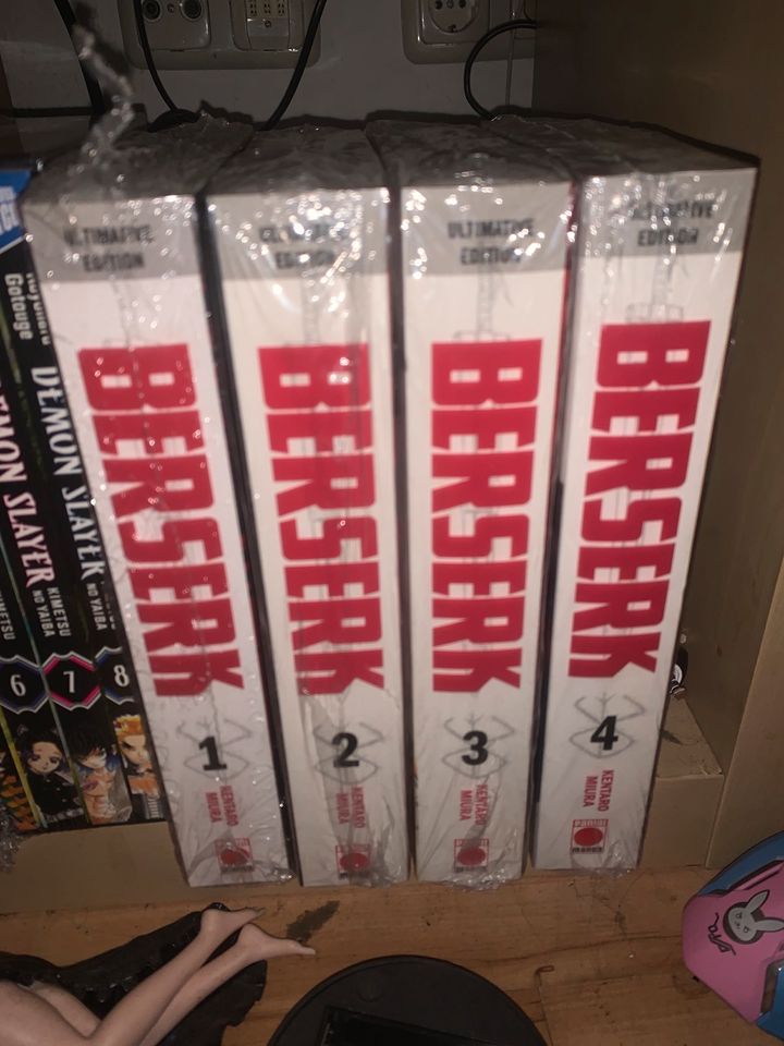 Berserk 1-4 Mangas versiegelt in Bremen