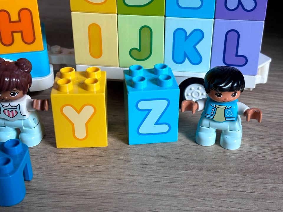 Lego Duplo Buchstaben LKW vollständig in Haan