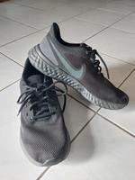 NIKE Laufschuh Revolution - Gr. 44 - wie neu Hessen - Villmar Vorschau
