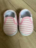 Baby Krabbelschuhe Hausschuhe Mädchen rosa weiß Gr. 16 Sachsen - Rackwitz Vorschau