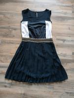 Kleid Next Plissee Schmucksteine Schwarz Hellbeige Größe 38 40 Nordrhein-Westfalen - Menden Vorschau