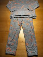 Juvia Jogging Anzug grau mit Sternen Hose und Sweatshirt 104/110 Bayern - Bayerbach b Ergoldsbach Vorschau