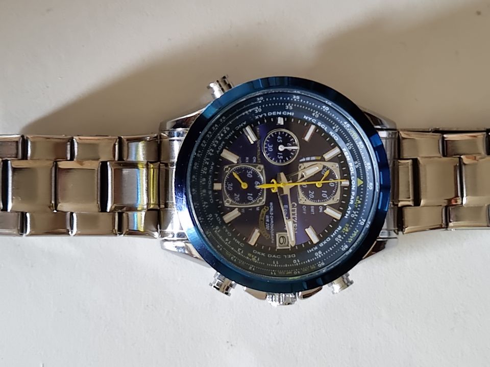Hochwertige Herrenuhr - blaue Edelstahl-Armbanduhr in Waldbrunn