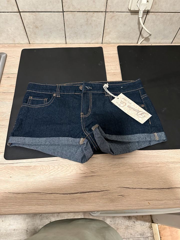 Jeans, kurze Hose, Damen in Wegberg