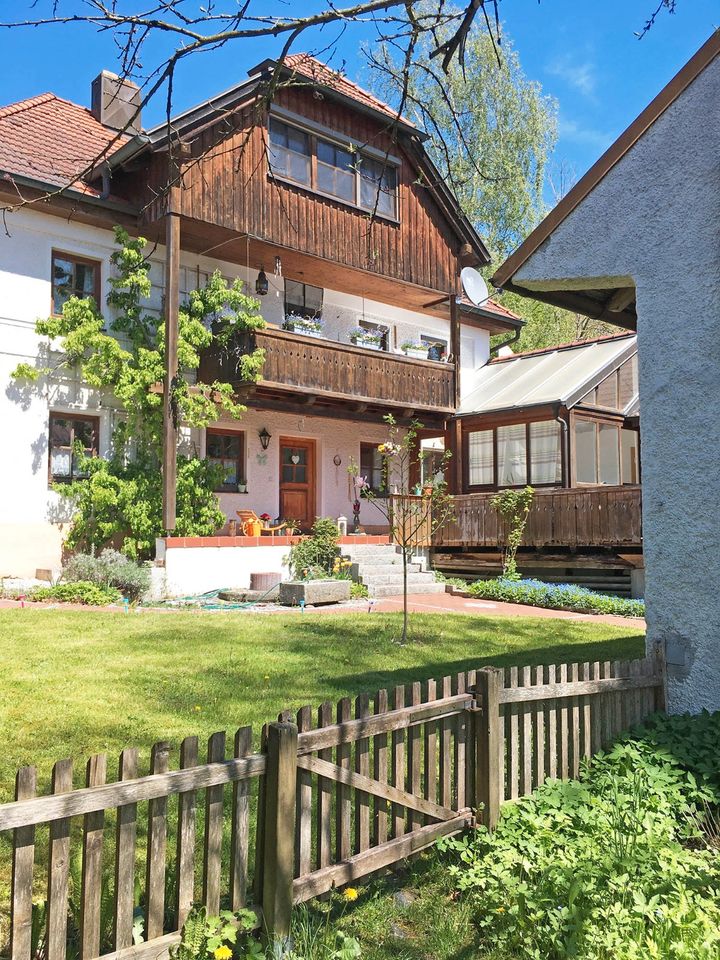 Schöne 5-Zimmer-Maisonette-Wohnung mit Balkon in Hebertsfelden