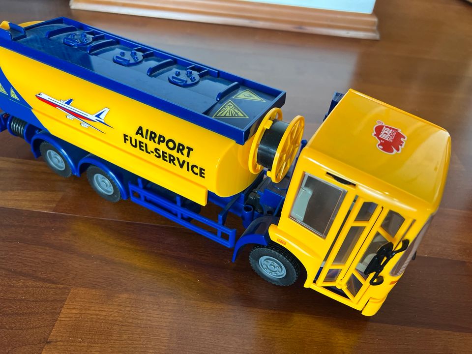 LKW Spielzeug Airport Fuel-Service in Barbing