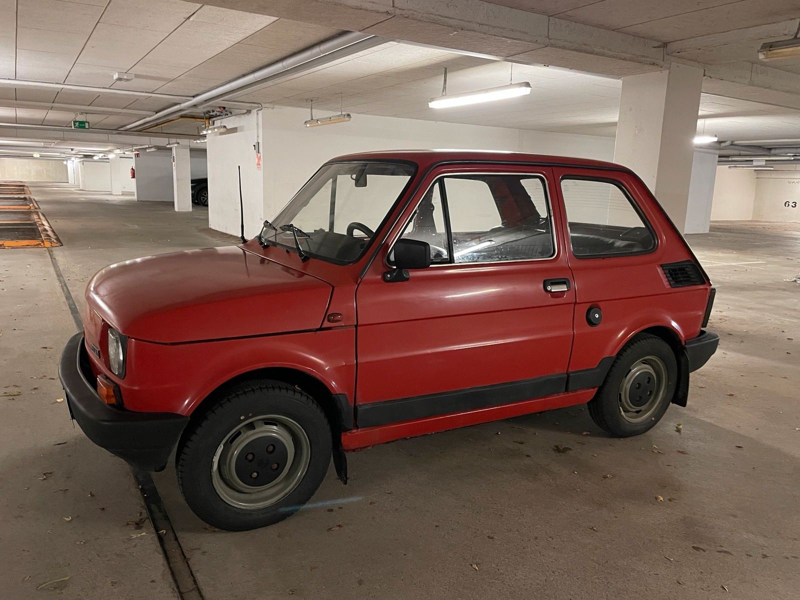 Abbildung des Autos Fiat 126 mit deutschen P…