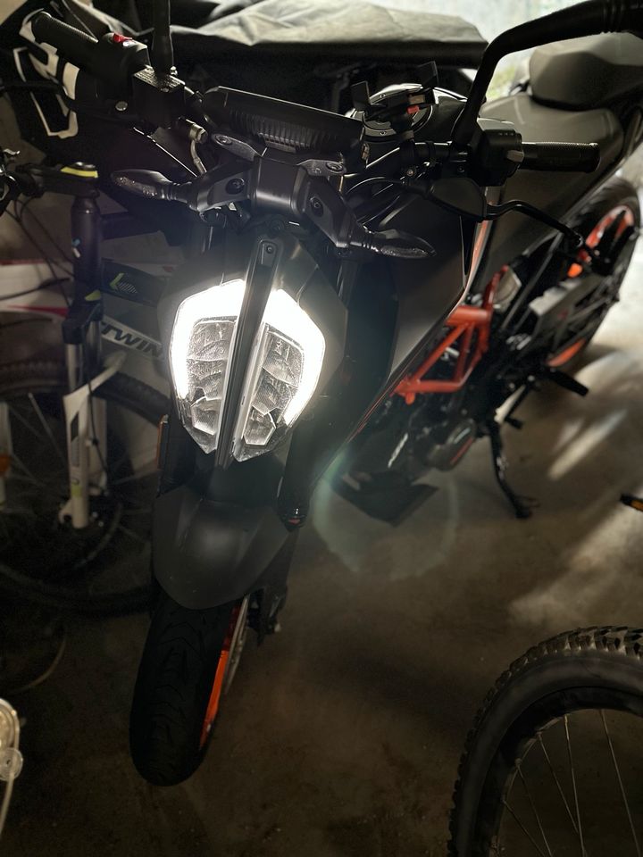 KTM Duke 125 (Akrapovic Auspuff) in Kirchheim unter Teck