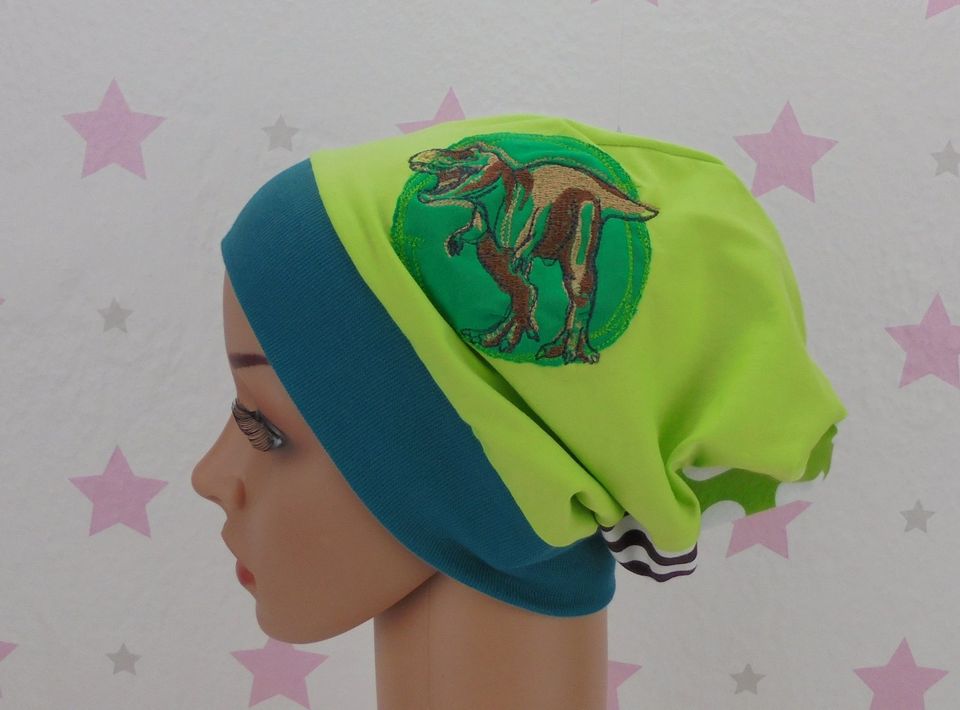 pinkeSterne * Beanie mit Namen TYRANNOSAURUS T-REX Dino Grün in Zehrental