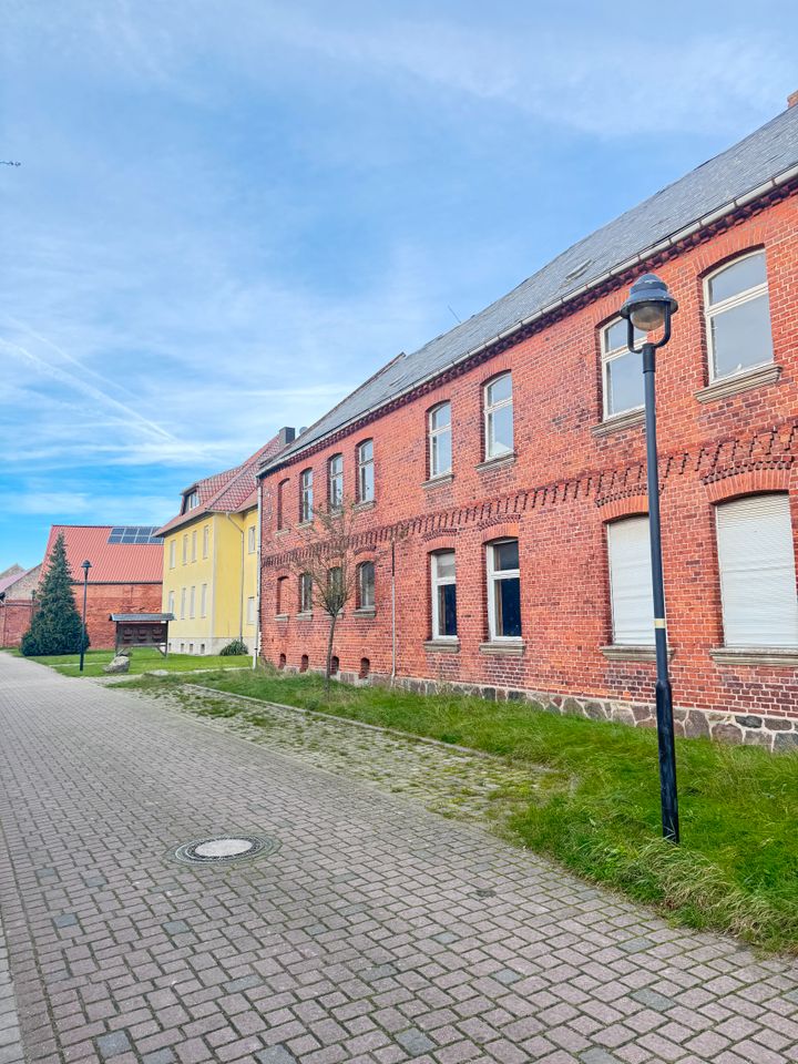 Resthof Landwirtschaftlicher Betrieb Tierhaltung Stall Wohnhaus in Kalbe (Milde)