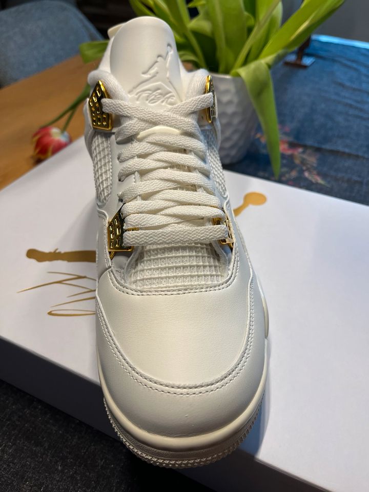 Jordan 4 White and Gold Gr44 in Reutlingen