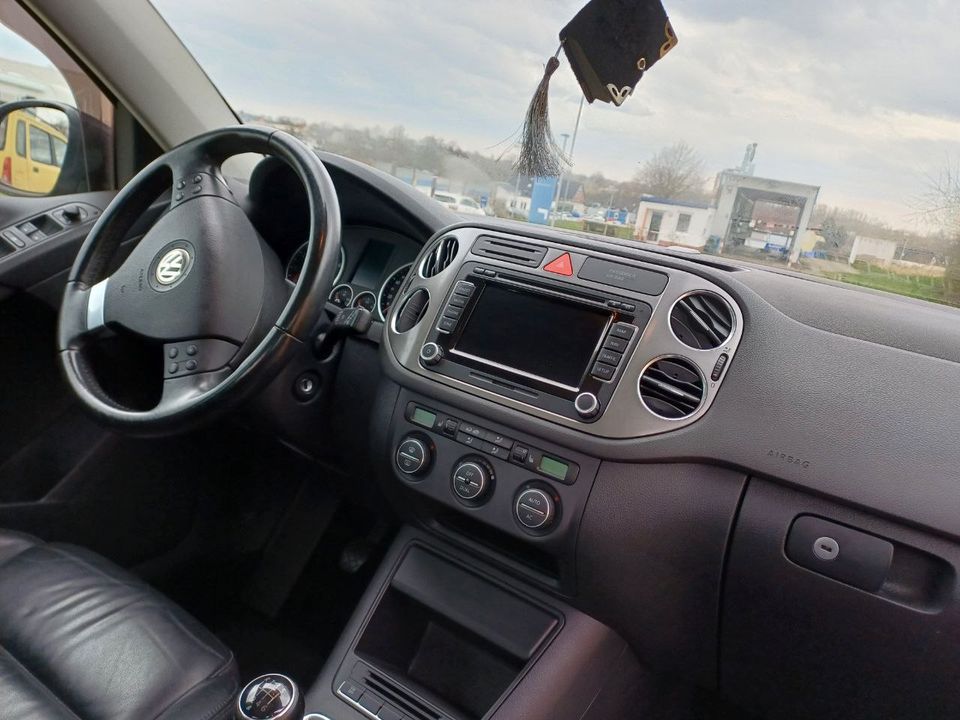 VW Tiguan 2.0  Benzin*PANO*NAVI*TÜV/AU NEU in Gägelow