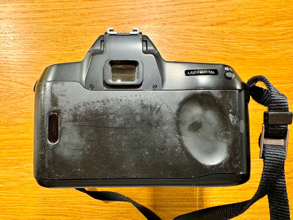Nikon F70 Spiegelreflexkamera mit Sigma-Objektiv 28-80 mm in Hamburg