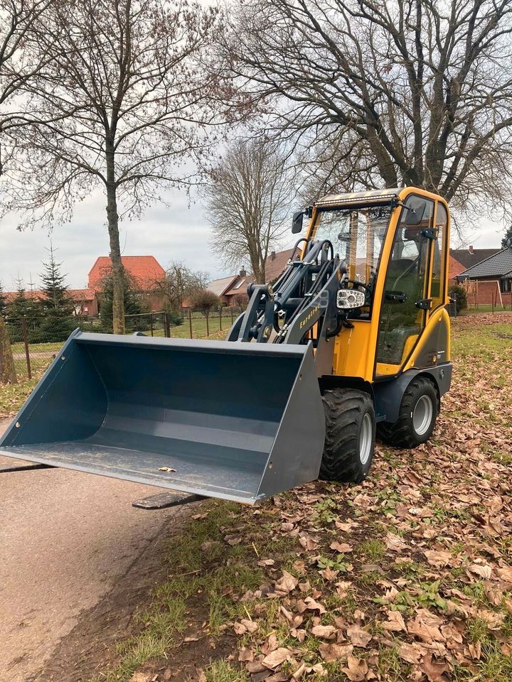 ✔️ EUROTRAC W11 Kompaktlader Kabine ✔️ 1000 kg Tragkraft - 850 kg Kipplast - 285 cm Hubhöhe Perfekt für Landwirte Tierzüchter Gärtner Landschaftsgestalter Hofbetreiber Vollverglasung Zusatzausrüstung in Heemsen