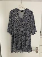 Only Pigalle Kleid blau weiß gemustert mit Rüschen Gr. XS Damen Rheinland-Pfalz - Oberwesel Vorschau