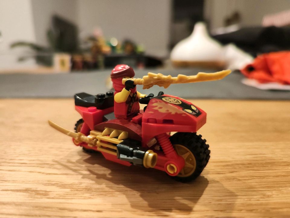 Lego Ninjago Lloyd's Racer Kai's Motorrad Skelett in Oldenburg