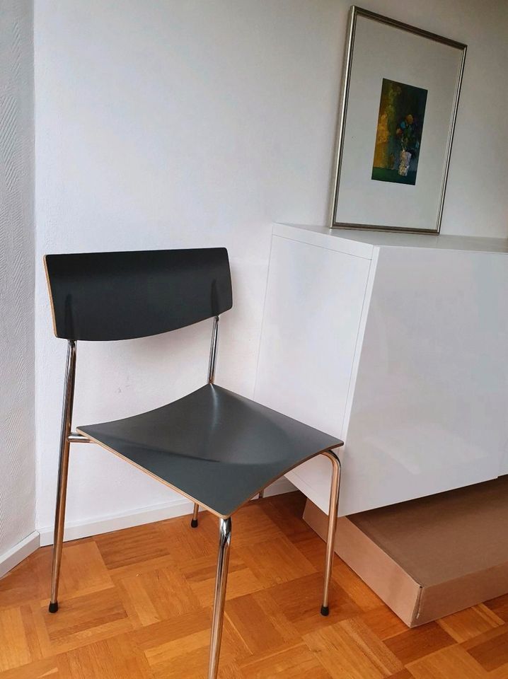 aufwendig gefertigter Design Stuhl aus Holz Planbüro Köln in Essen
