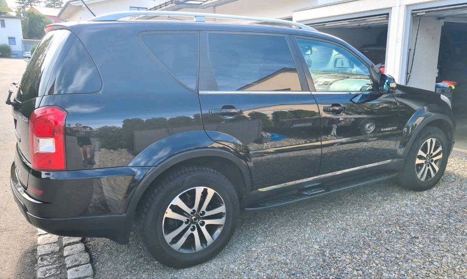 SSANGYONG REXTON W 2.0 D20 DTR 4WD 7 SITZER SAPPHIRE SCHWARZ in Baindt