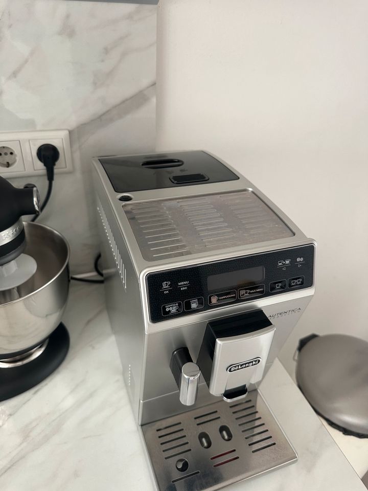 Delonghi Autentica Cappuccino Kaffeevollautomat in Gelsenkirchen