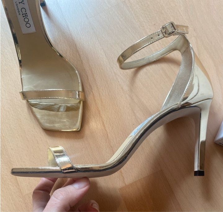 Jimmy Choo Sandaletten Modell Alva 85 in gold zu verkaufen! in München