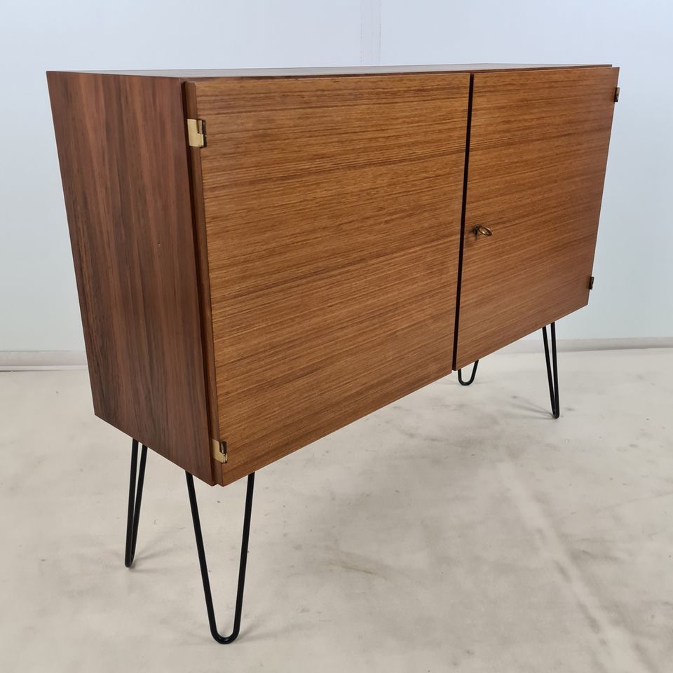 Schrank, kleines Sideboard, Nuss, Vintage Retro 60er 70er, 230417 in Regensburg