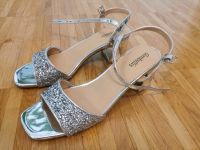 Schuhe Pumps Sandalen silber Damen Gr 38 NEU Frankfurt am Main - Rödelheim Vorschau