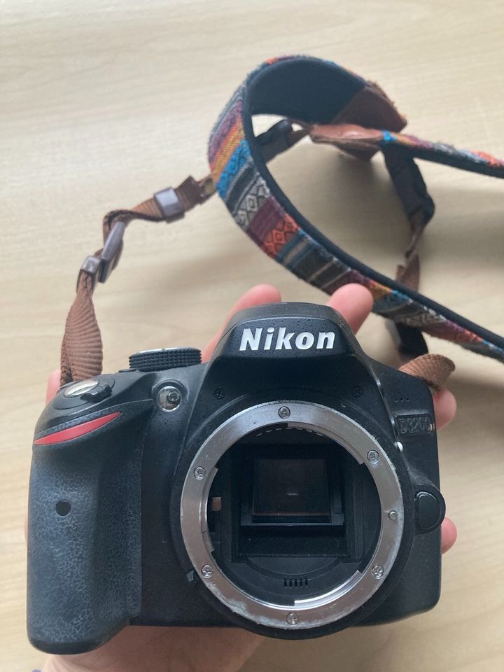 Nikon D3200 mit Zubehör inklusive Objektiv in Marburg