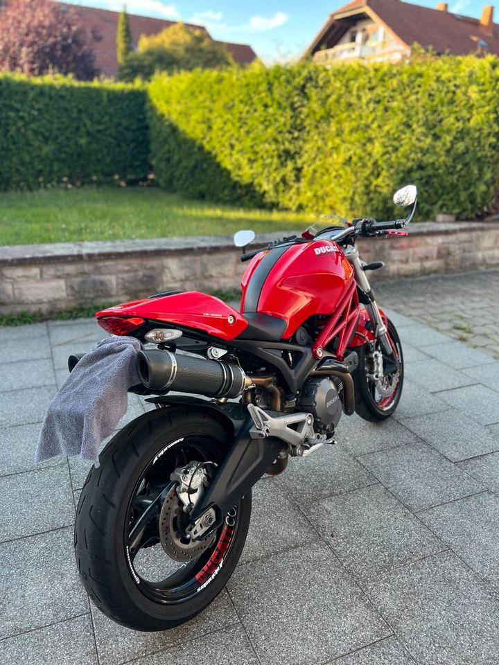 Ducati Monster 696 in Rasdorf