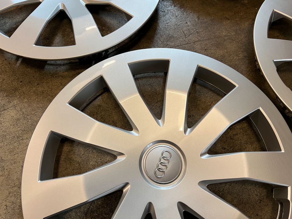 4x 15 Zoll Audi Radkappen Felgendeckel Raddeckel 82A601147 A1 in Brühl