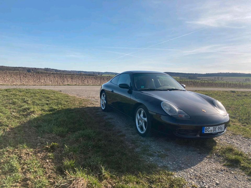 Porsche 911 996 Carrera 4 schwarz TOP in Bad Schussenried